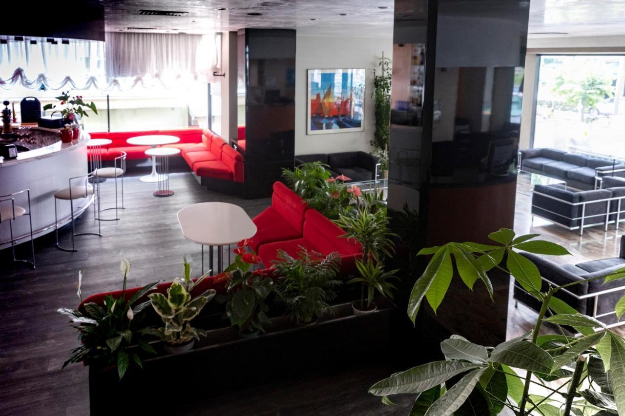 Hotel Derby Римини Екстериор снимка
