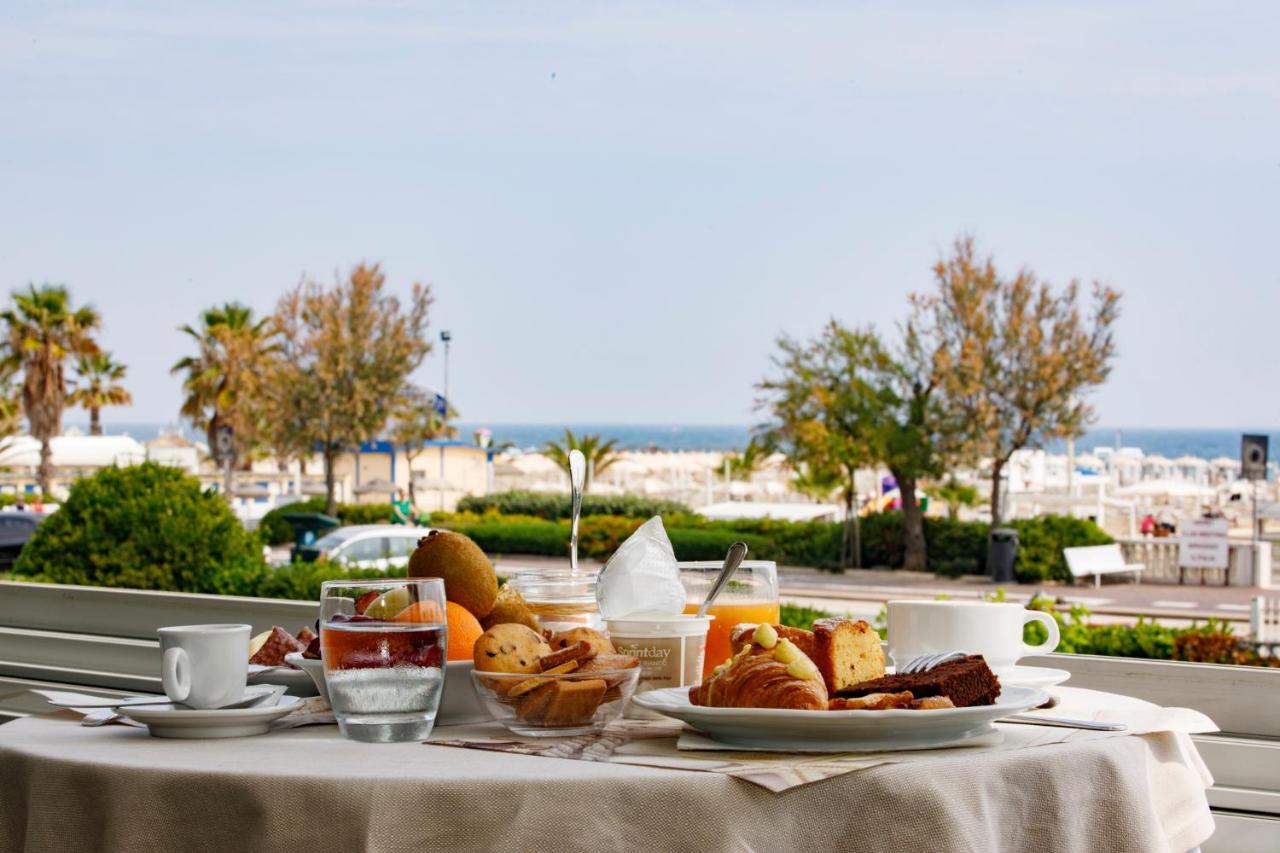 Hotel Derby Римини Екстериор снимка
