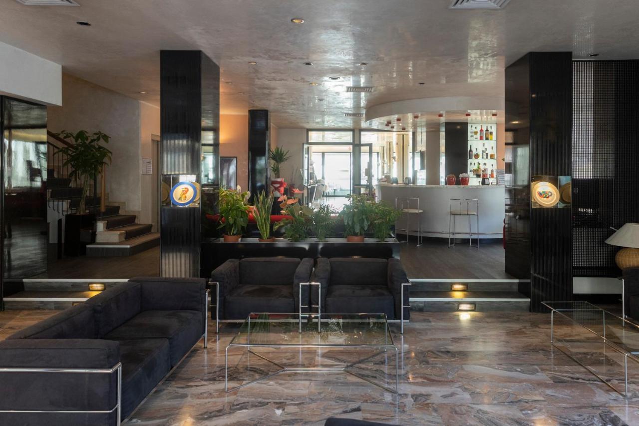 Hotel Derby Римини Екстериор снимка
