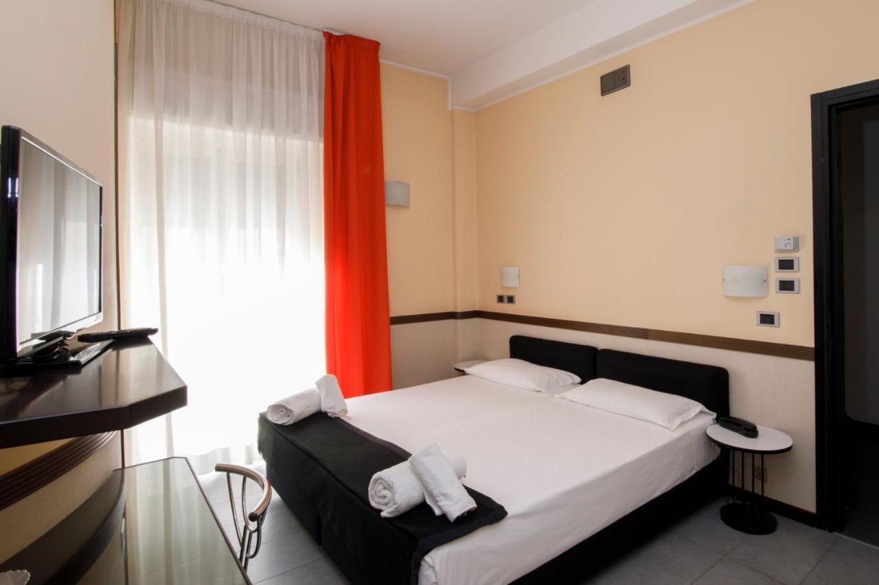 Hotel Derby Римини Екстериор снимка