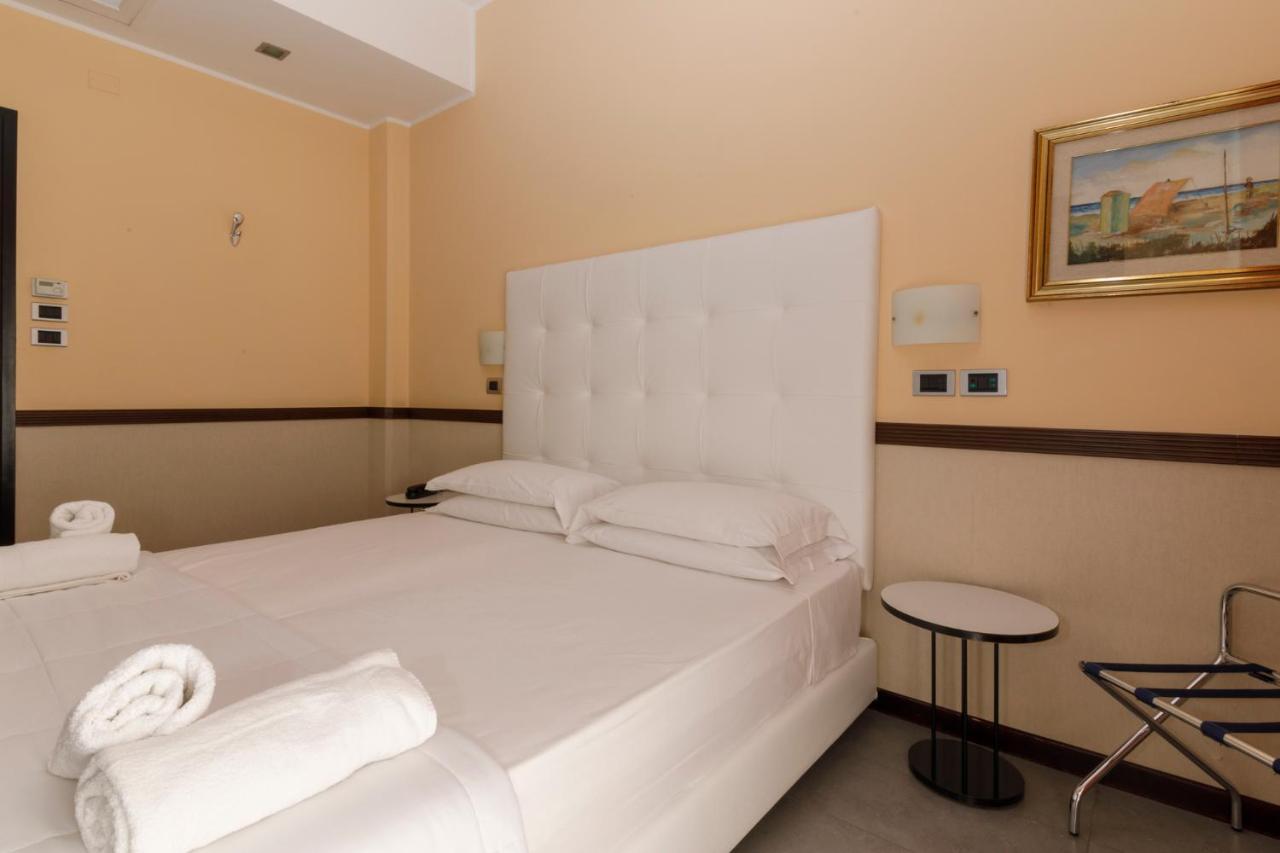 Hotel Derby Римини Екстериор снимка