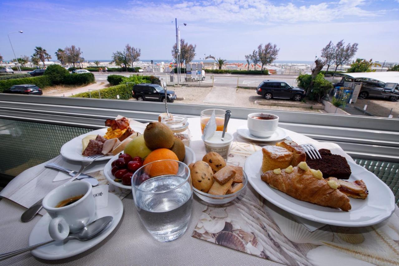 Hotel Derby Римини Екстериор снимка