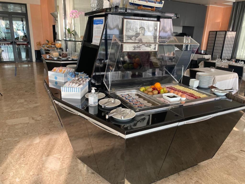 Hotel Derby Римини Екстериор снимка